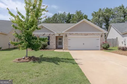 136 Sourwood Ln, Warner Robins, GA 31093