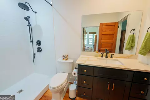 Bath - 331 Bluff Rd S, White Oak, GA 31568 photo 1 of 5
