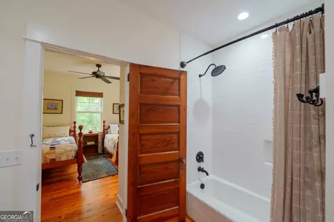 Bath - 331 Bluff Rd S, White Oak, GA 31568 photo 4 of 5