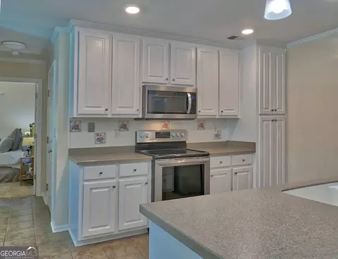 Kitchen - 809 Mcbean Ct, Mcdonough, GA 30252 photo 2 of 2