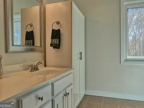 Bath - 809 Mcbean Ct, Mcdonough, GA 30252 photo 2 of 4