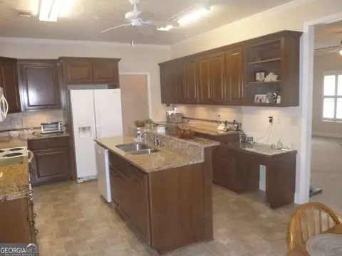 Kitchen - 115 Silverette Cir, Lagrange, GA 30240 photo 3 of 4