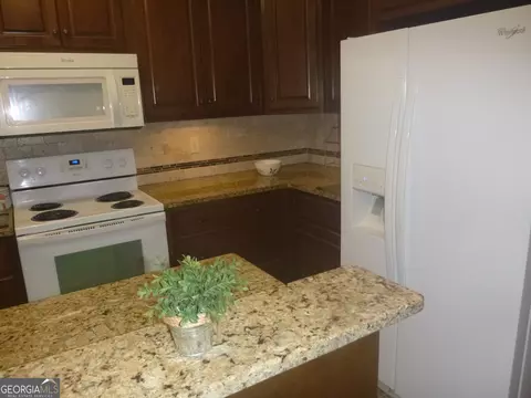 Kitchen - 115 Silverette Cir, Lagrange, GA 30240 photo 2 of 4