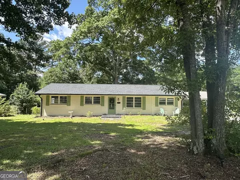 1815 Oak Spring St, Statham, GA 30666