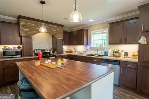 Kitchen - 3251 Harrell Rd, Whigham, GA 39897 photo 5 of 6