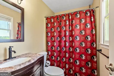 Bath - 68 Riveree Rd, Brooks, GA 30205 photo 4 of 5