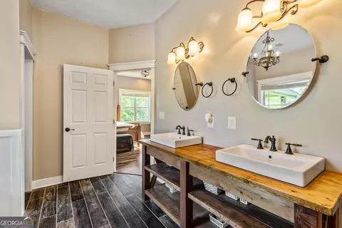Bath - 68 Riveree Rd, Brooks, GA 30205 photo 3 of 5
