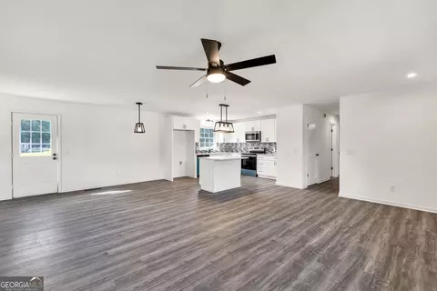 Living - 716 Phillips Dr, Monroe, GA 30656 photo 1 of 4