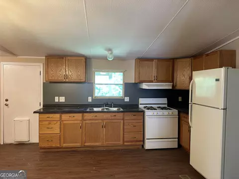 Kitchen - 299 Oakwood Ln, Toccoa, GA 30577 photo 1 of 2
