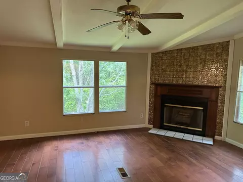 Living - 299 Oakwood Ln, Toccoa, GA 30577 photo 5 of 6