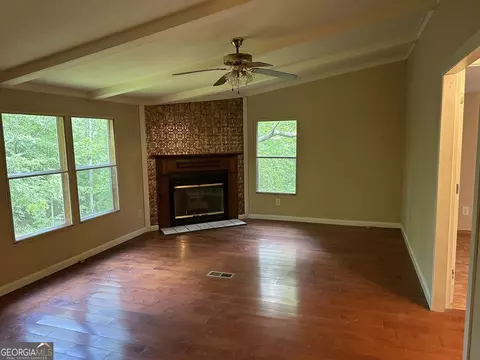 Living - 299 Oakwood Ln, Toccoa, GA 30577 photo 4 of 6