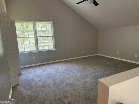Living - 117 Regency Ct, Macon, GA 31211 photo 1 of 4