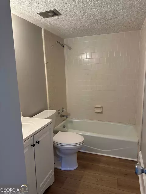 Bath - 117 Regency Ct, Macon, GA 31211 photo 1 of 1