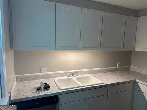 Kitchen - 117 Regency Ct, Macon, GA 31211 photo 2 of 2