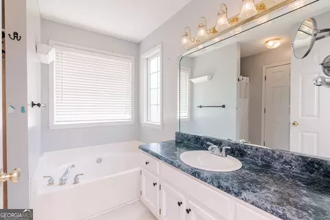 Bath - 125 Lake Lillian Dr, Perry, GA 31069 photo 1 of 4
