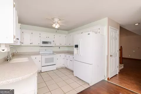 Kitchen - 125 Lake Lillian Dr, Perry, GA 31069 photo 2 of 2