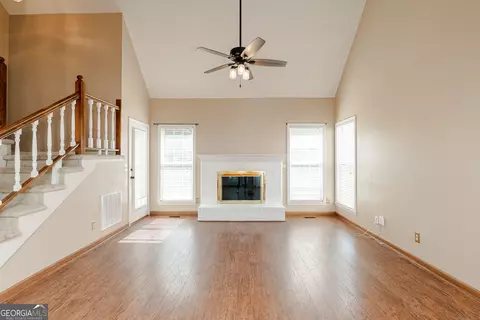 Living - 125 Lake Lillian Dr, Perry, GA 31069 photo 3 of 3