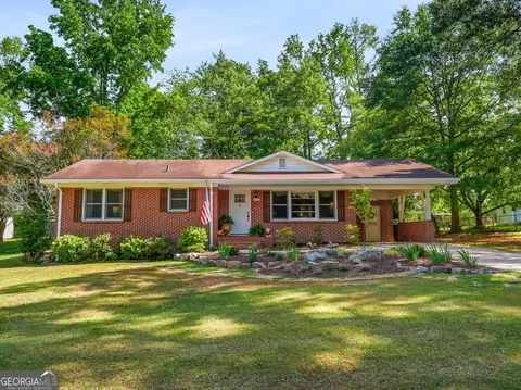 289 Lumpkin St, Winder, GA 30680