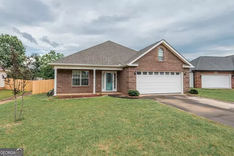 304 Faybrook Dr, Byron, GA 31008