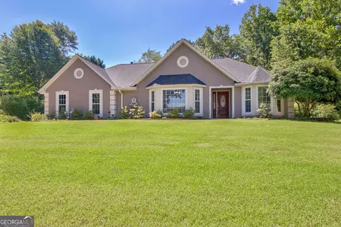 160 Woodlake Dr, Newnan, GA 30265
