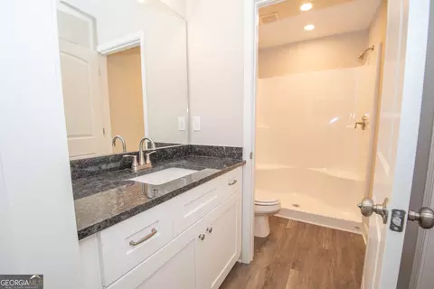 Bath - 628 Grove St, Barnesville, GA 30204 photo 1 of 2