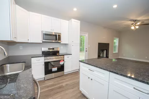 Kitchen - 628 Grove St, Barnesville, GA 30204 photo 3 of 3