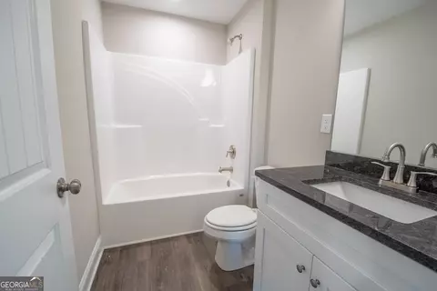 Bath - 628 Grove St, Barnesville, GA 30204 photo 2 of 2