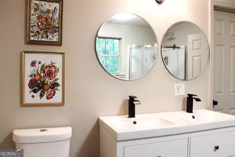Bath - 353 Lewis Cir, Commerce, GA 30529 photo 2 of 4