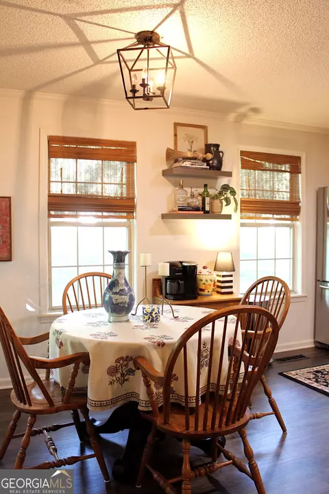 Dining - 353 Lewis Cir, Commerce, GA 30529 photo 2 of 2
