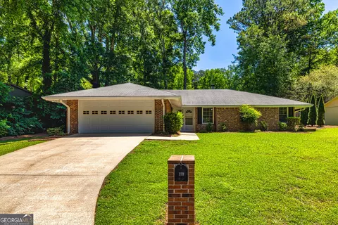 105 Lake Forest Dr, Peachtree City, GA 30269