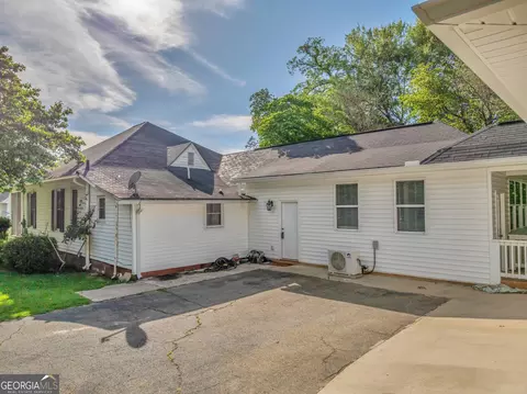 Exterior - 906 Washington St, Perry, GA 31069 photo 4 of 5