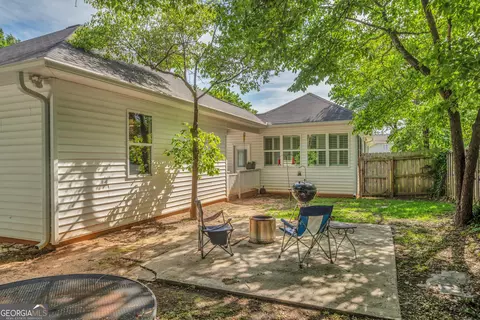 Exterior - 906 Washington St, Perry, GA 31069 photo 2 of 5