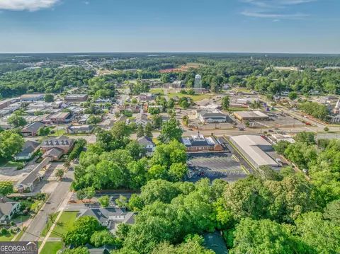 View/Area - 906 Washington St, Perry, GA 31069 photo 3 of 3