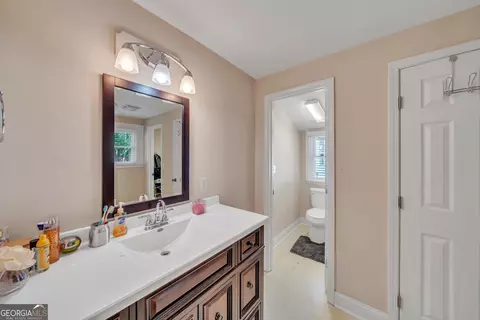 Bath - 906 Washington St, Perry, GA 31069 photo 1 of 3
