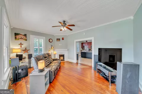 Living - 906 Washington St, Perry, GA 31069 photo 1 of 1
