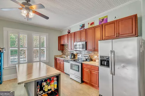 Kitchen - 906 Washington St, Perry, GA 31069 photo 2 of 3