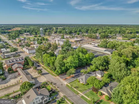 View/Area - 906 Washington St, Perry, GA 31069 photo 2 of 3