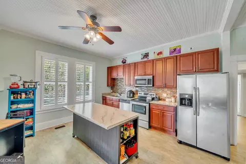 Kitchen - 906 Washington St, Perry, GA 31069 photo 1 of 3