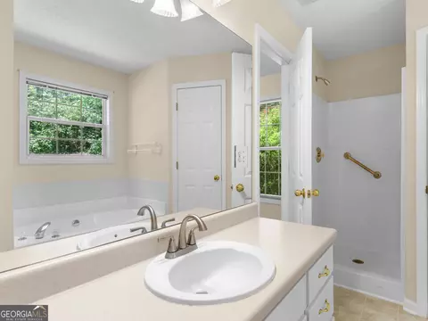 Bath - 264 Keller Dr, Mcdonough, GA 30252 photo 3 of 5