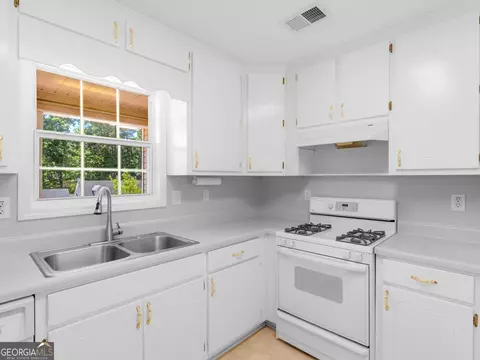 Kitchen - 264 Keller Dr, Mcdonough, GA 30252 photo 3 of 6