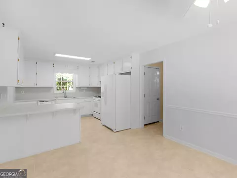 Kitchen - 264 Keller Dr, Mcdonough, GA 30252 photo 6 of 6