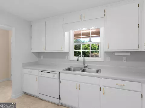 Kitchen - 264 Keller Dr, Mcdonough, GA 30252 photo 4 of 6