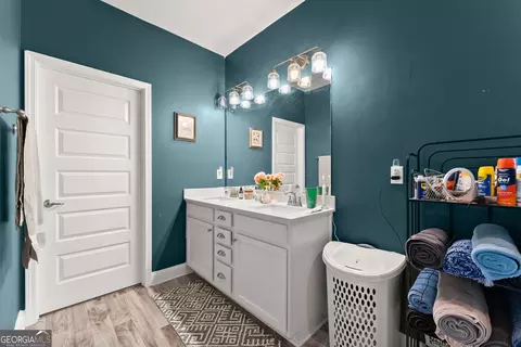 Bath - 2289 Remington Dr, Commerce, GA 30529 photo 7 of 7