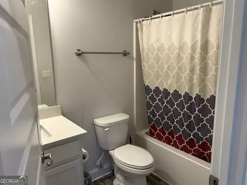Bath - 2289 Remington Dr, Commerce, GA 30529 photo 3 of 7