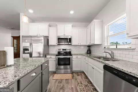 Kitchen - 2289 Remington Dr, Commerce, GA 30529 photo 9 of 9
