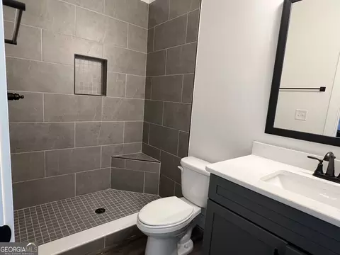 Bath - 155 Hawthorne Ln, Forsyth, GA 31029 photo 6 of 9
