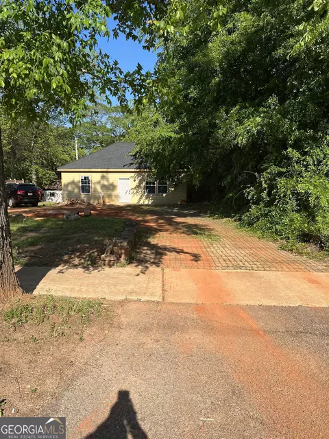 908 Emory St, Oxford, GA 30054