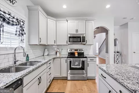 Kitchen - 4221 Cornwall, Forsyth, GA 31029 photo 3 of 4