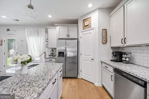 Kitchen - 4221 Cornwall, Forsyth, GA 31029 photo 4 of 4