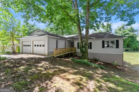 7 Tradewinds Rd, Cleveland, GA 30528